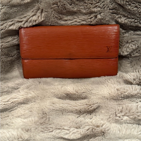 Vintage Louis Vuitton Rust Epi Long Sarah Wallet - Picture 2 of 10